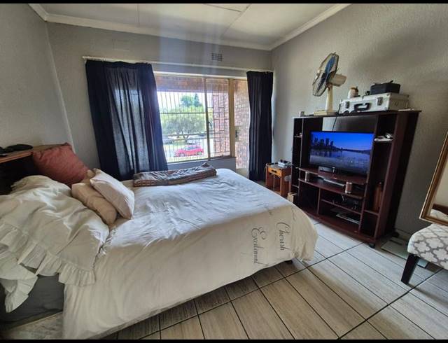 3 BEDROOM TOWNHOUSE FOR SALE IN BRACKENHURST